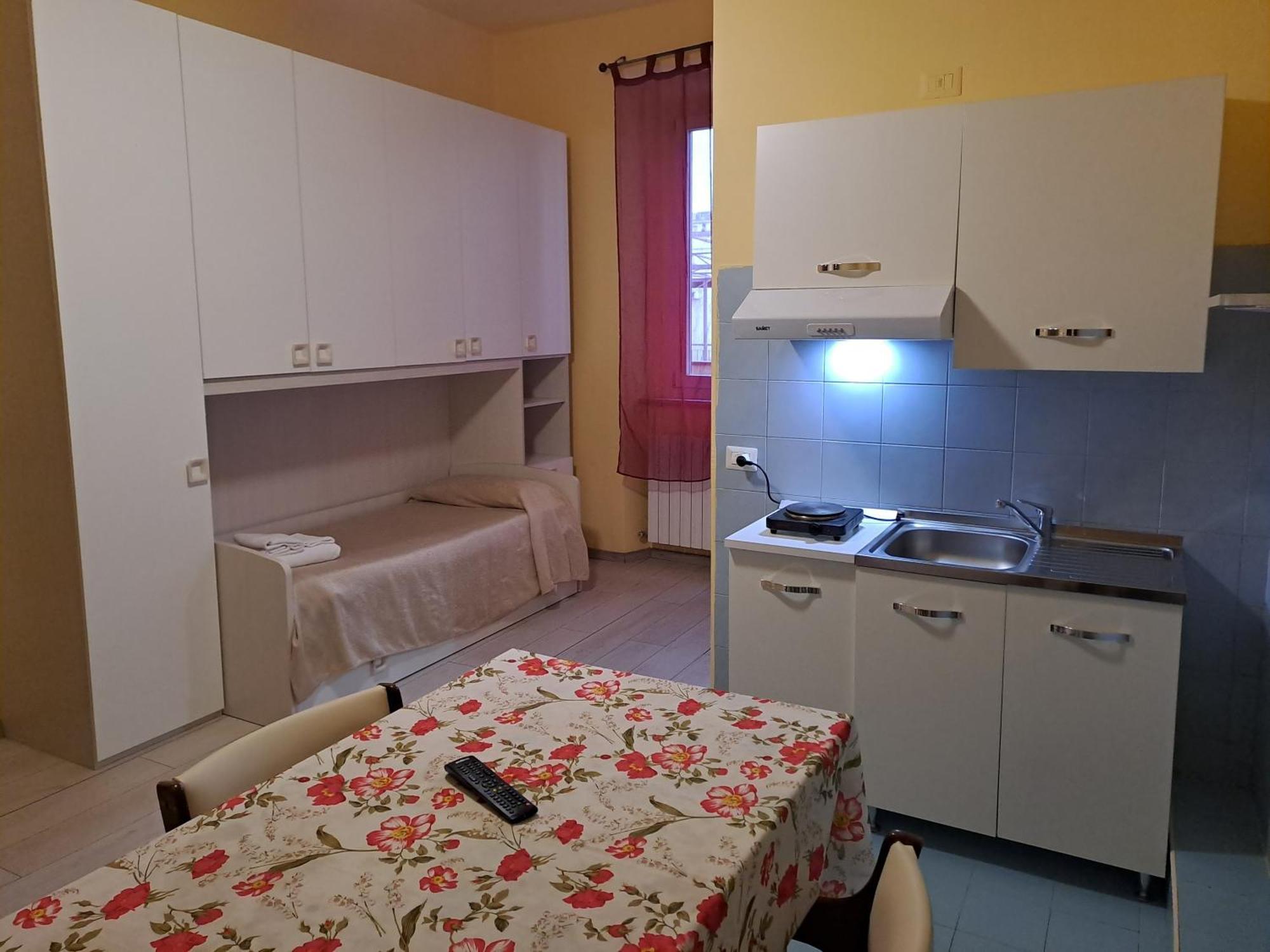 Giappone Inn Flat Ливорно Экстерьер фото