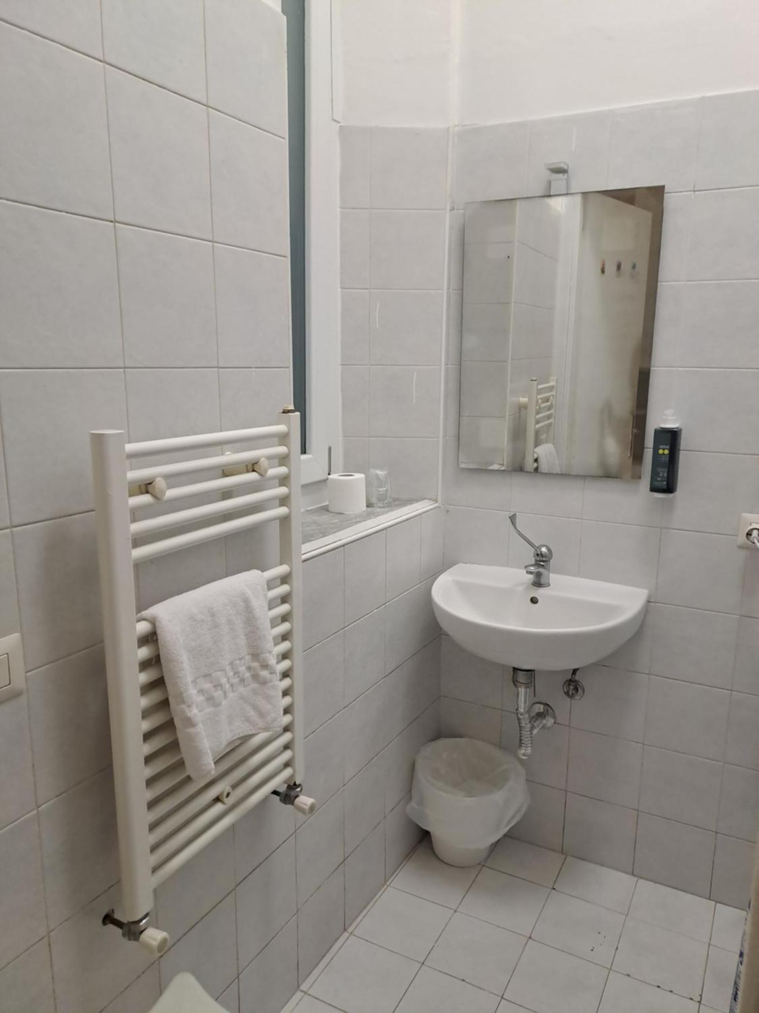 Giappone Inn Flat Ливорно Экстерьер фото